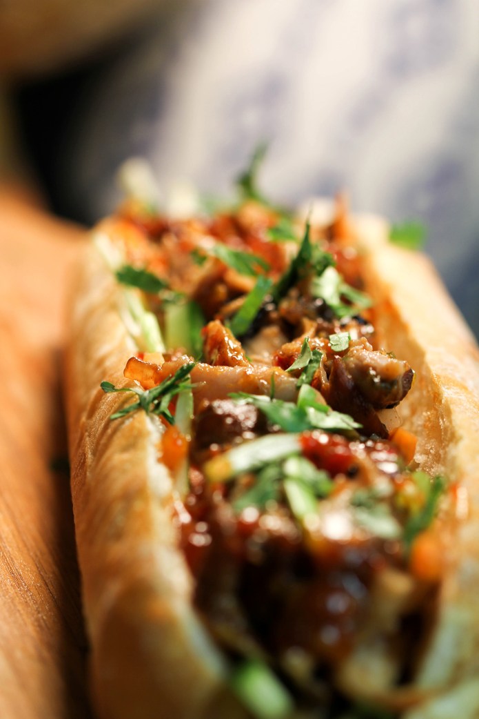 Chicken Bahn Min_Close_Portrait_2